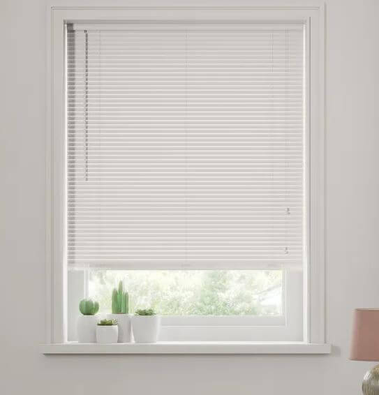 What types of decorations are suitable for Wooden Blinds?
