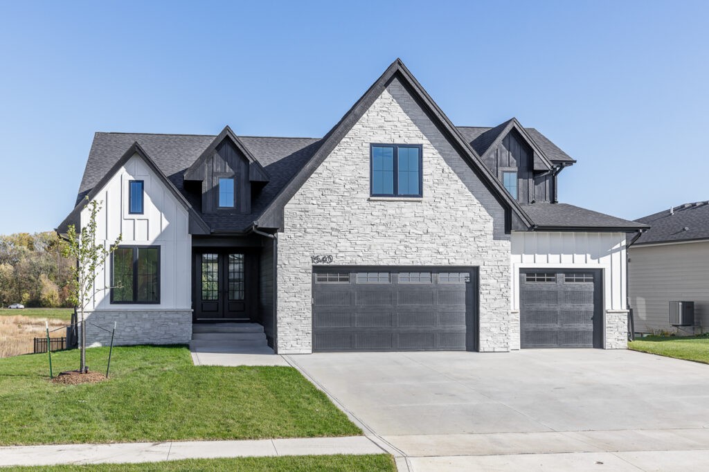 The Benefits of Choosing Custom House Builders in Iowa City for Dream House Construction